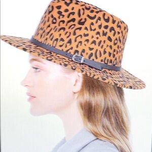 Khaki Leopard Fedora with Belt “OS”. NWT